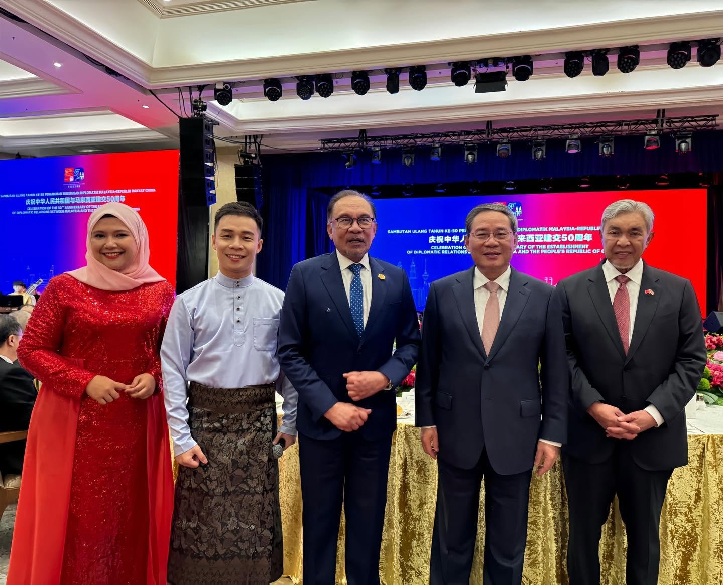 JC Cheah hosting the China–Malaysia 50th Anniversary Gala Dinner, with Malaysian PM Anwar Ibrahim and Chinese Premier Li Qiang