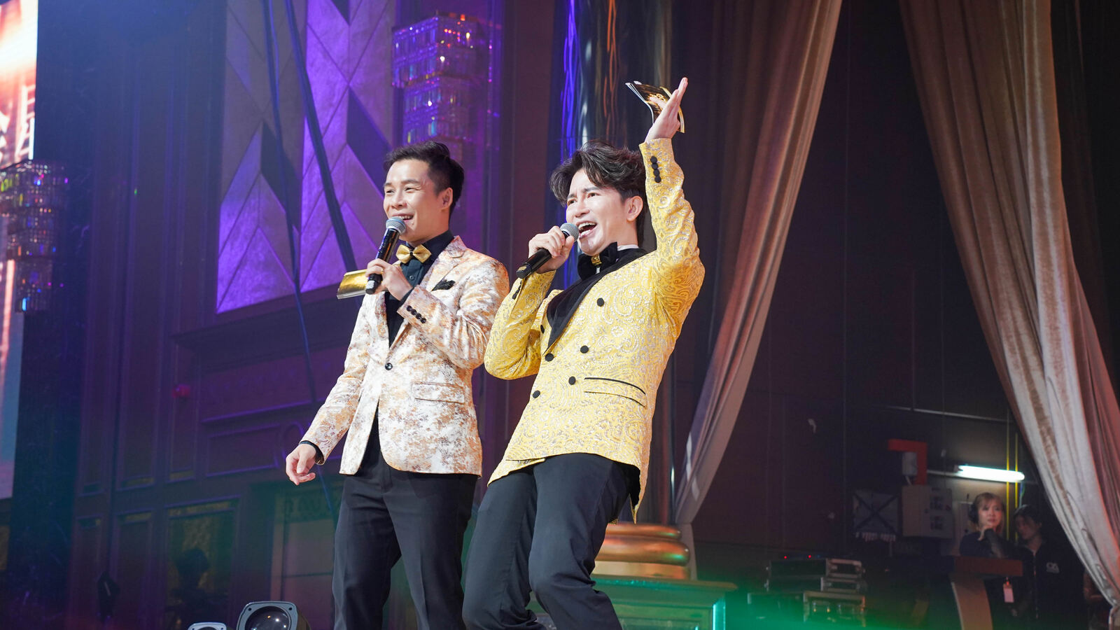 JC Cheah live on stage